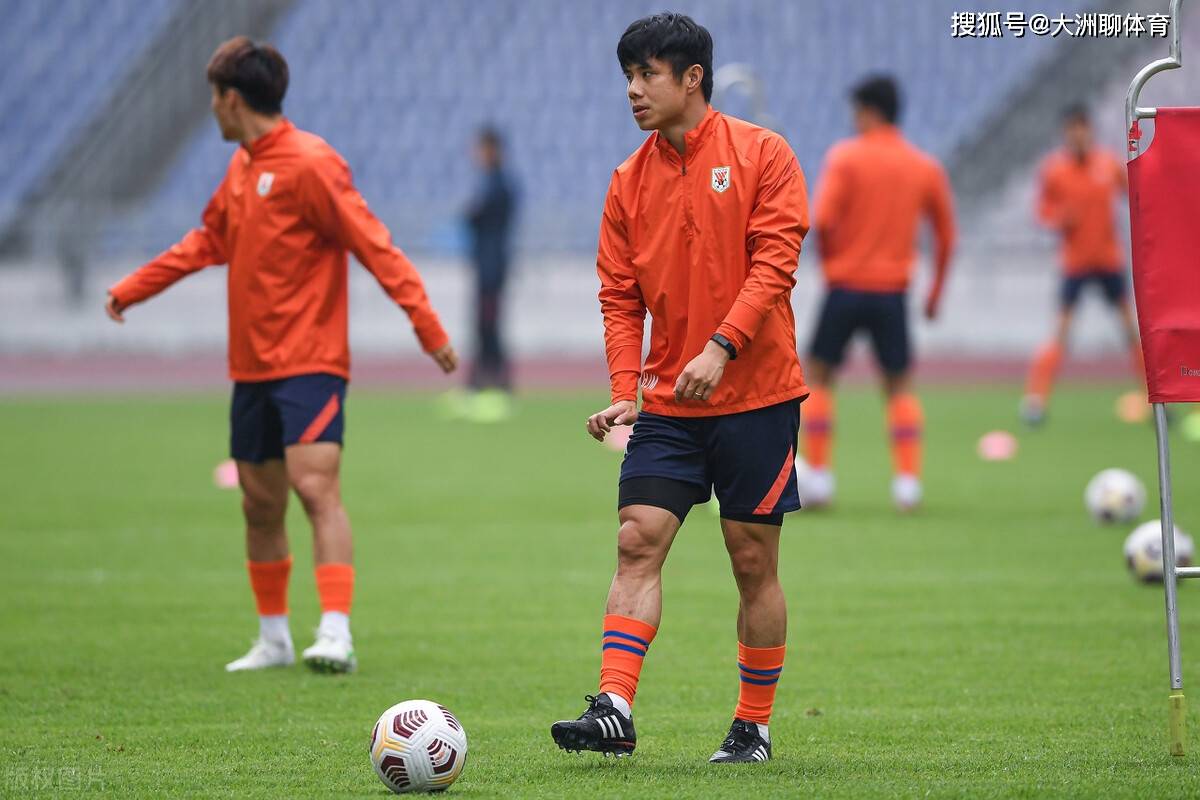 包含国际比赛日门兴格拉德巴赫备战中超；状态回暖细节曝光；赛场秩序良好；临场指挥获称赞的词条