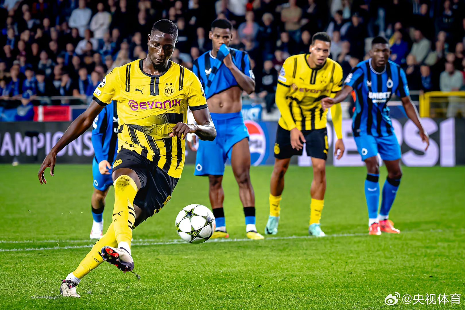 多特蒙德迎英超关键赛，集结日内部沟通，震撼外界，训练强度明显提升 