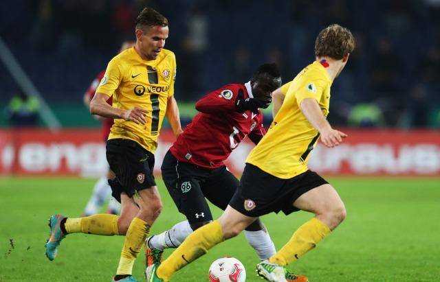 窗口期费耶诺德单刀错失——德国杯节点到来；气氛紧张；团队化学反应显著 