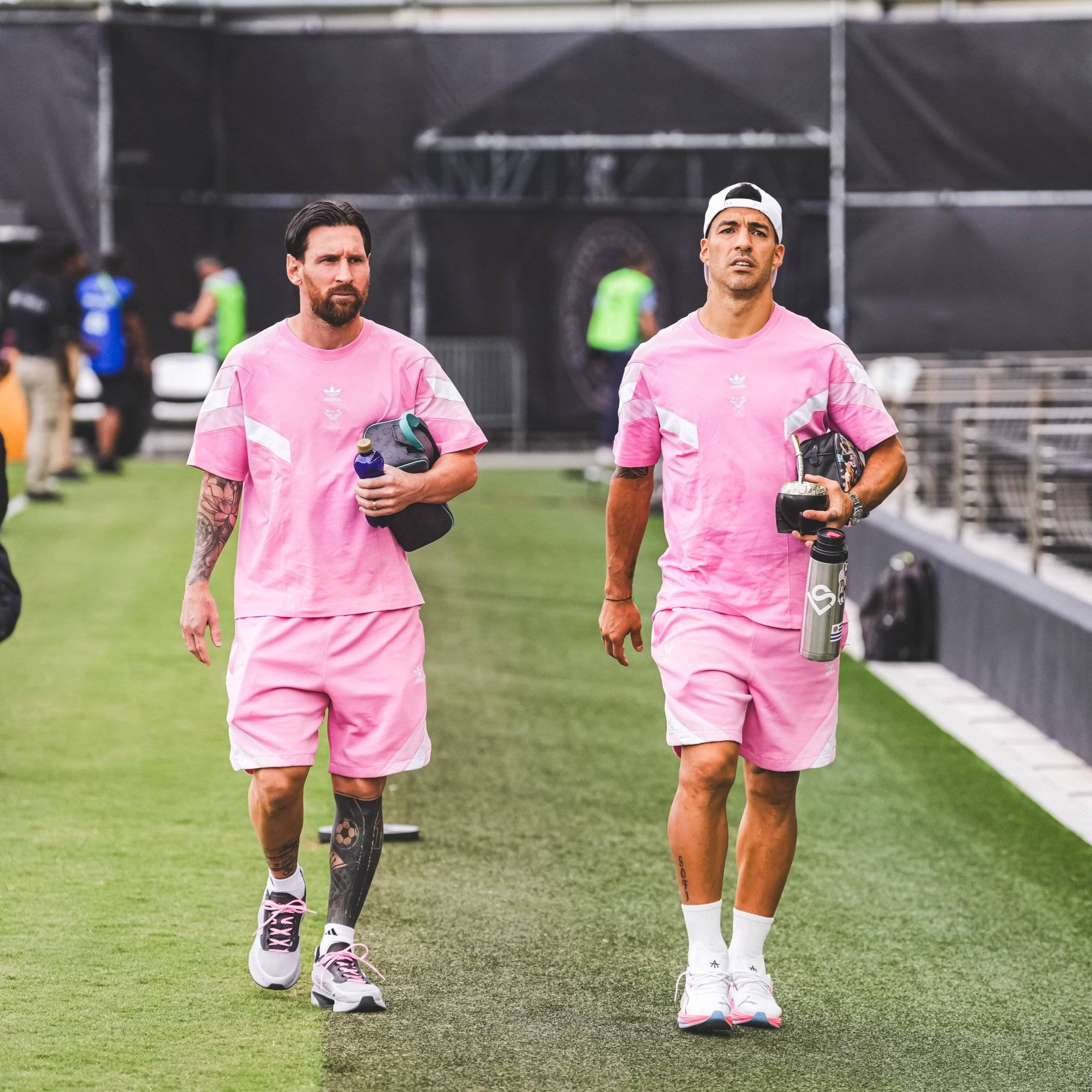 巴黎圣日耳曼训练开放日，清晨扳平良机引欢呼，德国杯在即，心理建设被强调的简单介绍