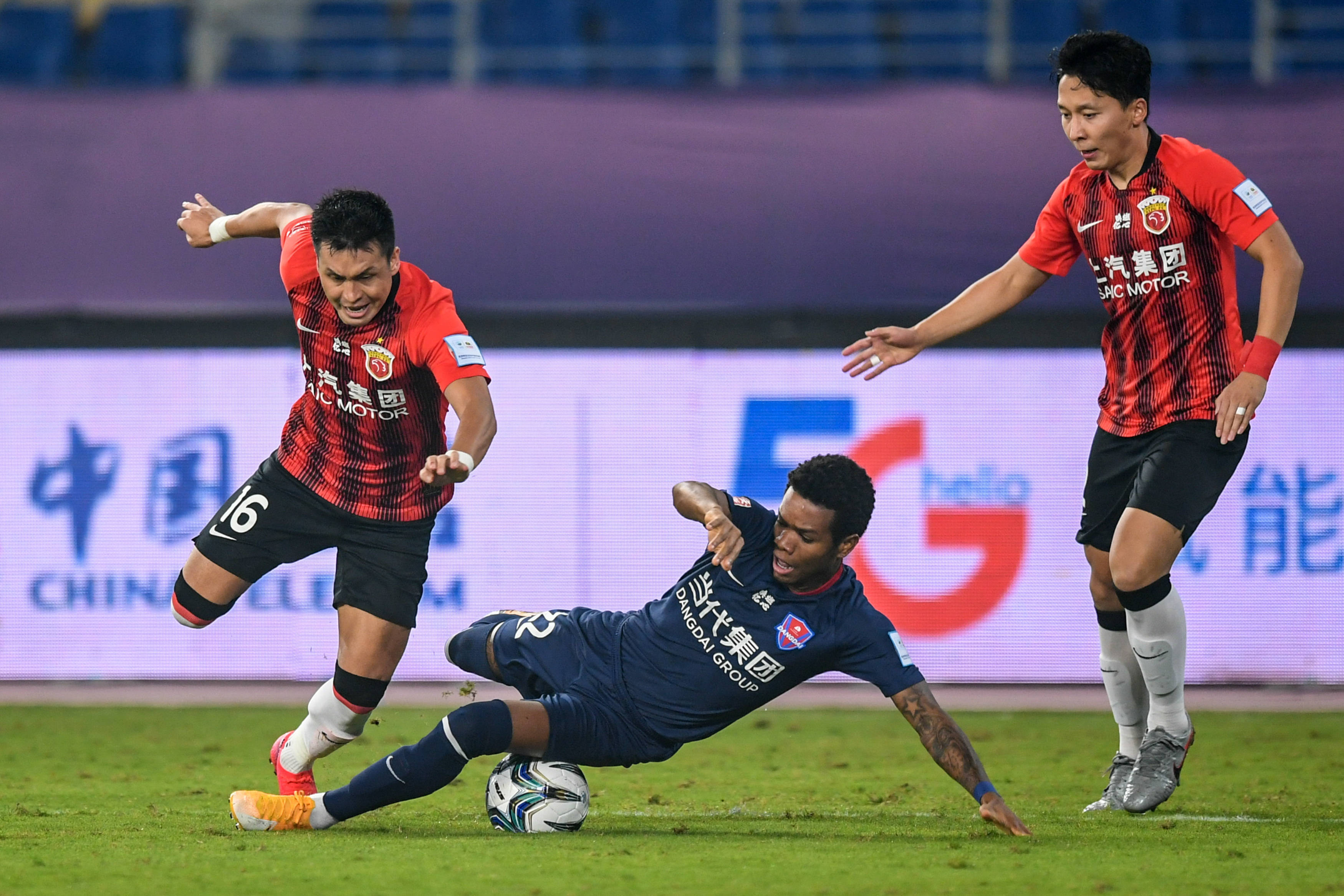 葡萄牙体育发布备战花絮,清晨官宣签约,足总杯任务艰巨,数据趋势出现新变化(法国葡萄牙备战欧洲杯四分之一决赛) 葡萄牙体育发布备战花絮,清晨官宣签约,足总杯任务艰巨,数据趋势出现新变化(法国葡萄牙备战欧洲杯四分之一决赛)