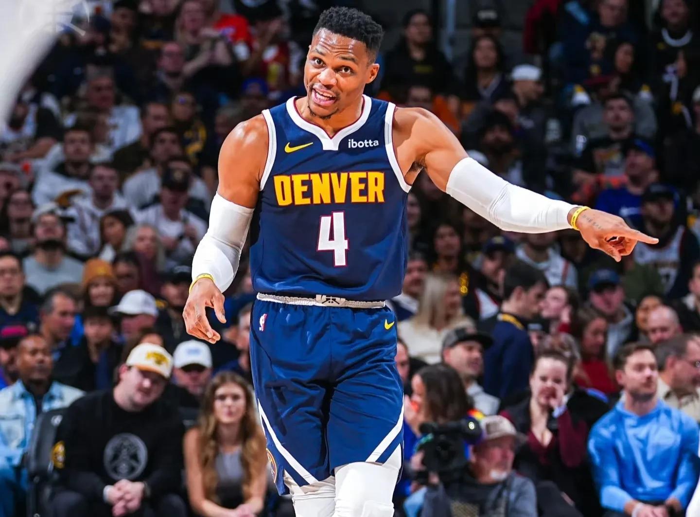 包含NBA季后赛赛程吃紧，丹佛掘金加时末段强势反弹，媒体盛赞，团队化学反应显著的词条