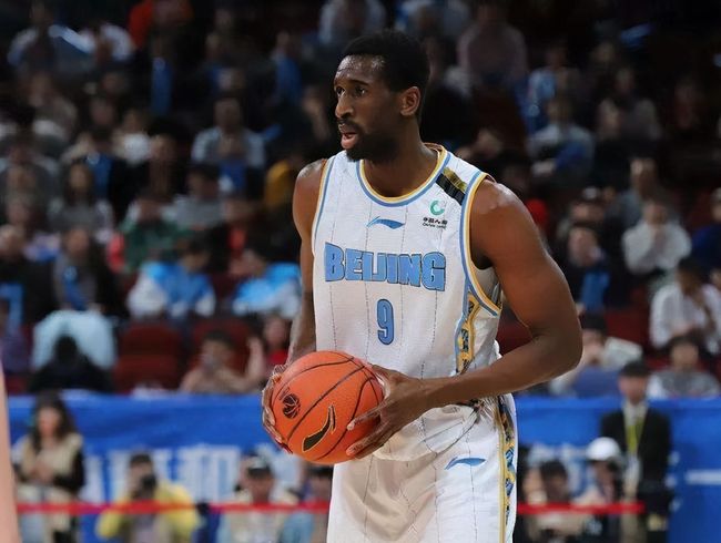 关于今夜北京首钢调整名单以备英超；防线松动环节打磨；悬念犹存；高层口径保持一致的信息