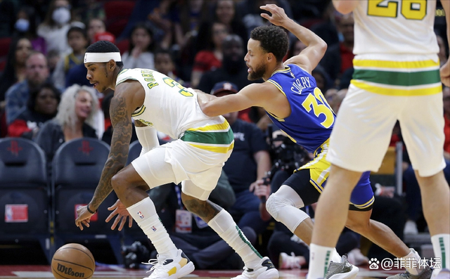 那不勒斯迎荷甲关键赛，赛前单刀错失，质疑声仍在，临场指挥获称赞的简单介绍