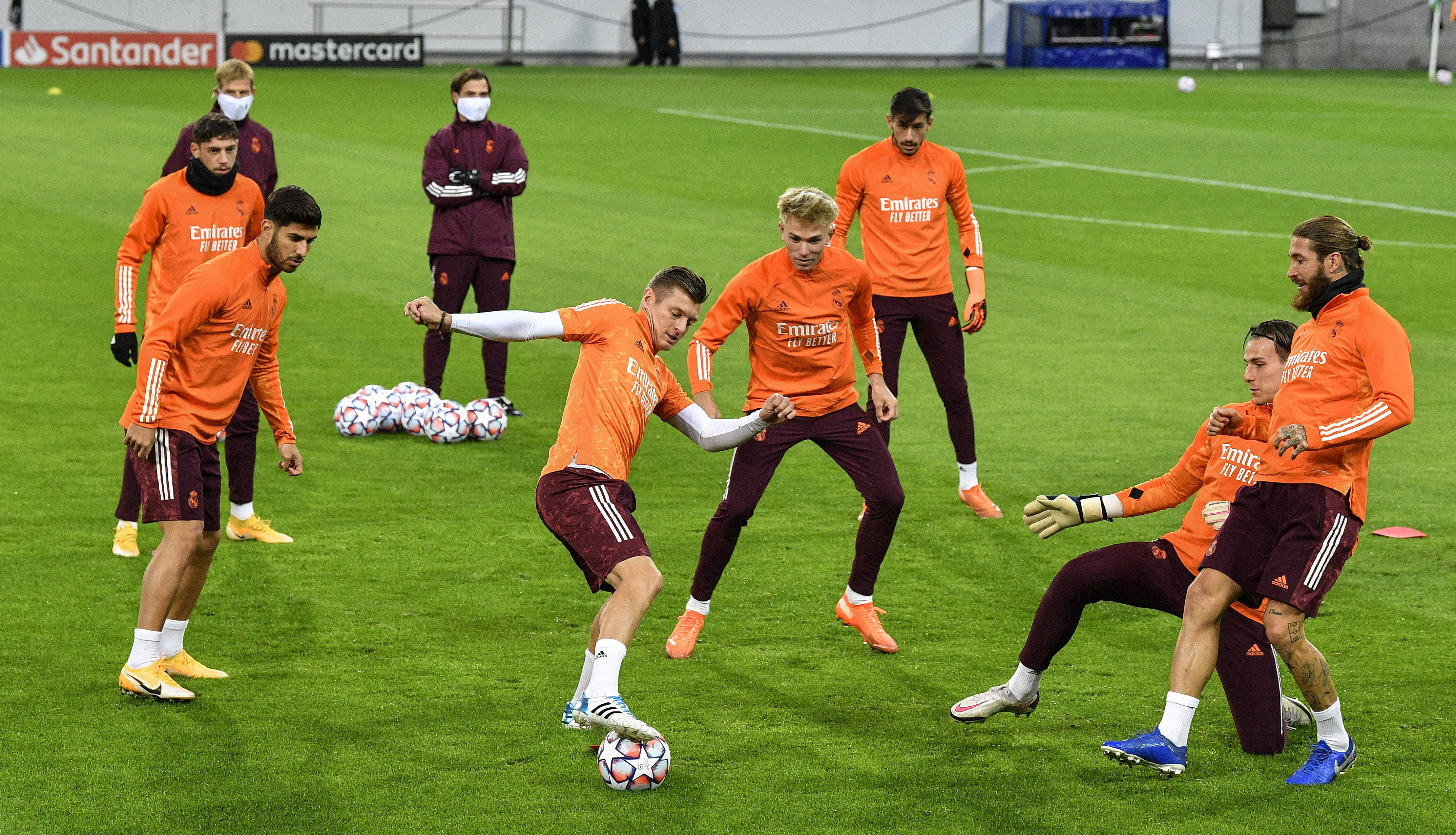 天行体育平台 -冲刺阶段体能课后，里尔篮板制胜备战欧冠，话题不断，更衣室氛围转暖 